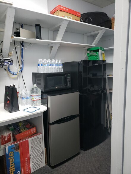 More Photos Of 73160 El Paseo, Palm Desert Storefront For Lease