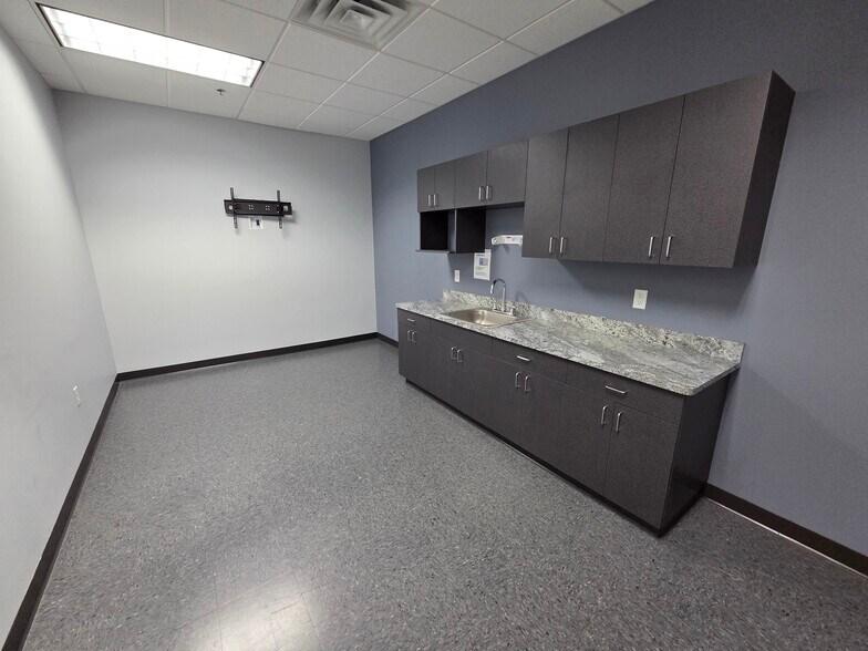 More Photos Of 4354-4396 W Round Lake Rd W, Arden Hills Light Manufacturing For Lease