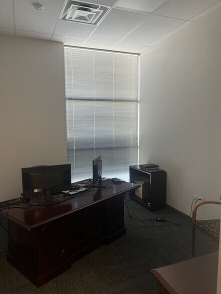 More Photos Of 15277 Heritage Pky, Fort Worth Distribution For Lease