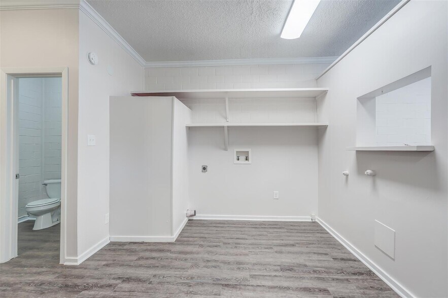 More Photos Of 5613 3rd St, Katy Storefront For Lease