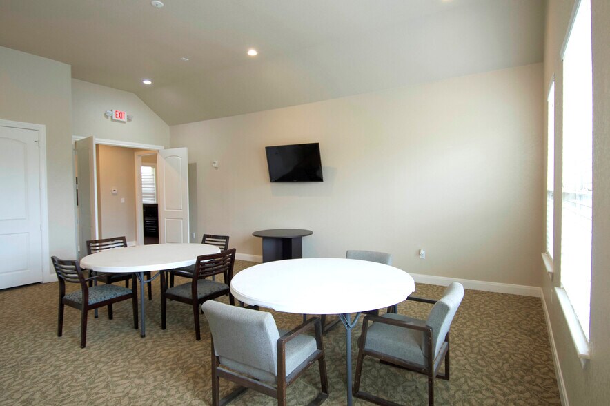 More Photos Of 1150 Bromberg St, Mineola Office For Lease