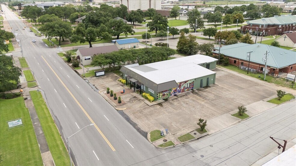 More Photos Of 911 Green Ave, Orange Storefront Retail Office For Sale