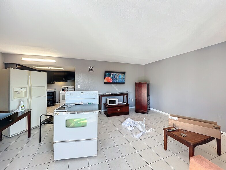 More Photos Of 307 E Vine St, Kissimmee Hotel For Sale