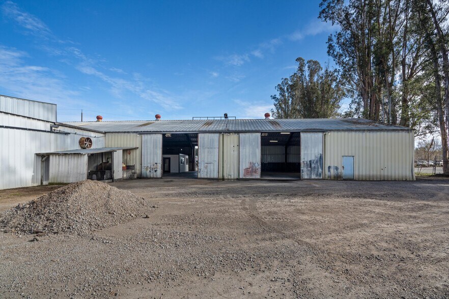 More Photos Of 141 Helman Ln, Cotati Warehouse For Lease