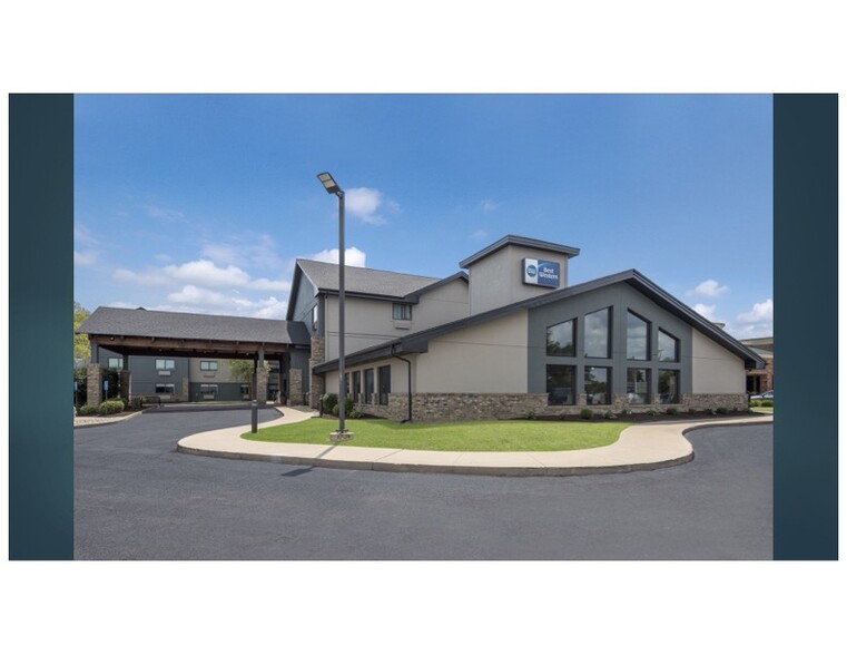 Primary Photo Of 2902 E DuPont Rd, Fort Wayne Hotel For Sale