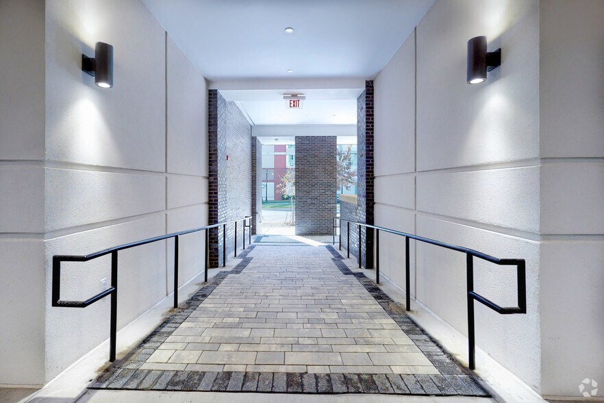 More Photos Of 1916 Ayrsley Town Blvd, Charlotte Office For Lease