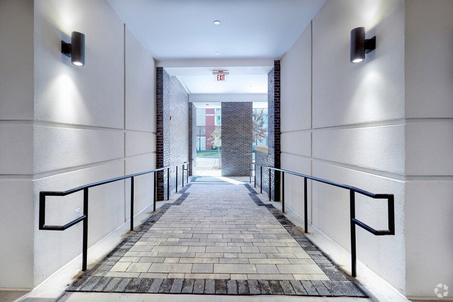 More Photos Of 2015 Ayrsley Town Blvd, Charlotte Unknown For Lease