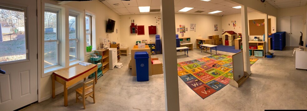 More Photos Of 5006 McEver Rd, Oakwood Daycare Center For Sale
