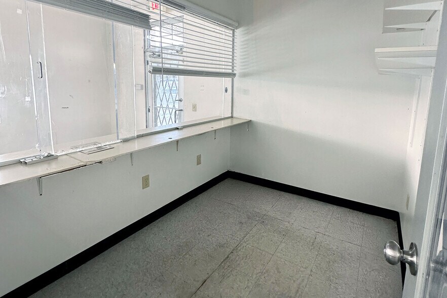 More Photos Of 4845 Memorial Dr, Stone Mountain Office For Lease