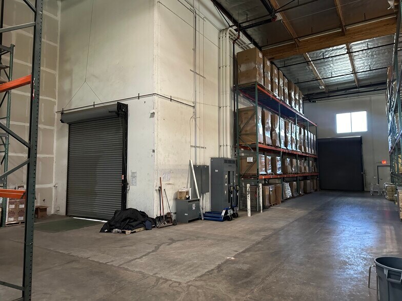 More Photos Of 301 Todd Ct, Oxnard Warehouse For Lease