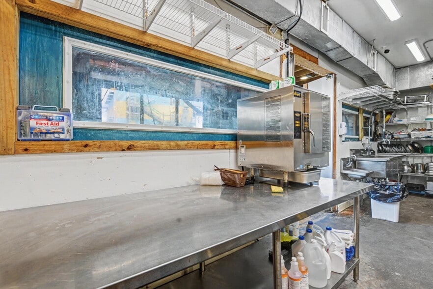 More Photos Of 113 S Beach Blvd, Bay Saint Louis Restaurant For Sale