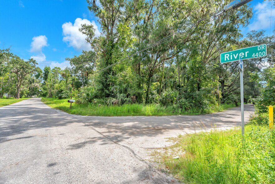 More Photos Of 4572 Alafia Canoe Trl, Valrico Storefront Retail Residential For Sale