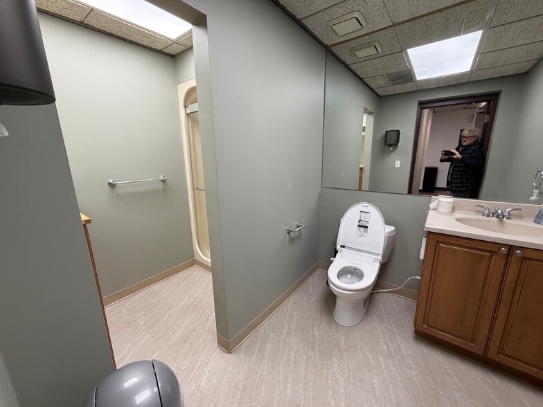 More Photos Of 555 Elmwood Dr, Troy Warehouse For Lease