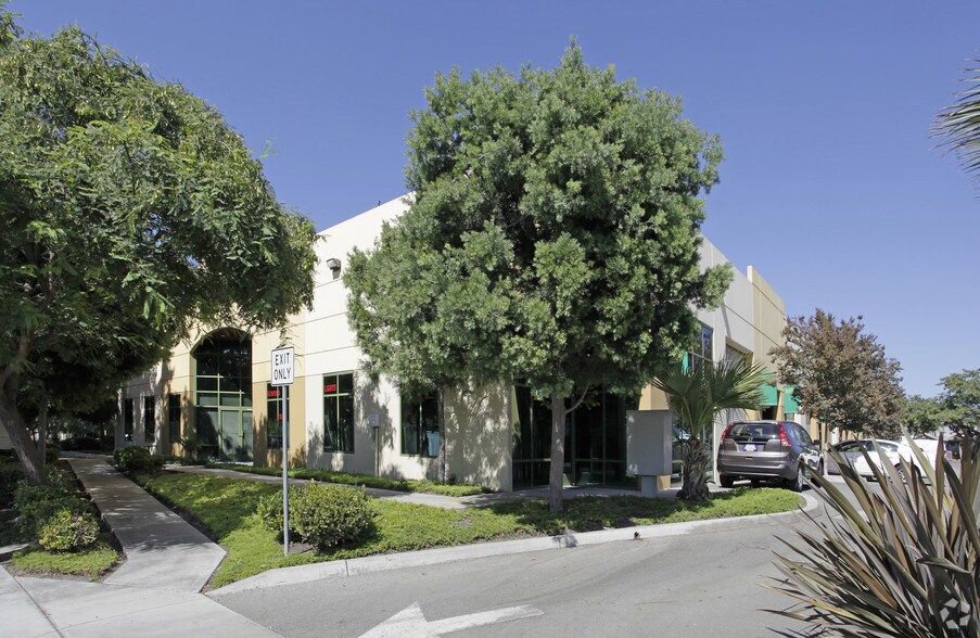 More Photos Of 8662 Avenida De La Fuente, San Diego Warehouse For Lease