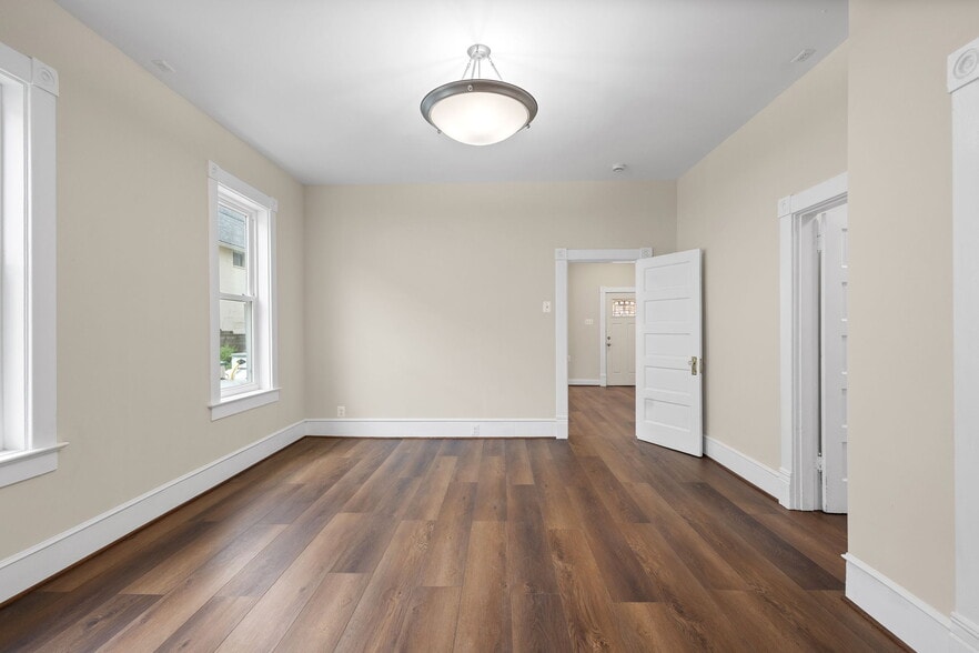 More Photos Of 8519 Chestnut Ave, Bowie Storefront For Sale