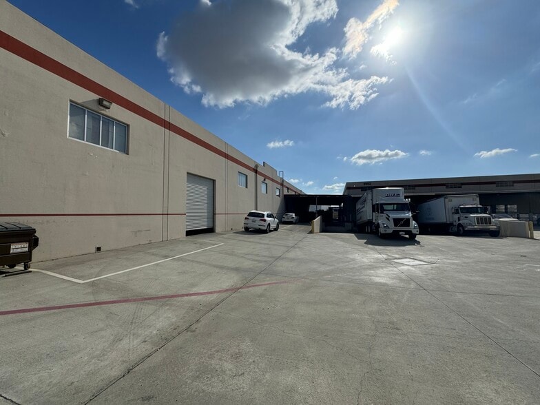 More Photos Of 9906 Gidley St, El Monte Warehouse For Lease