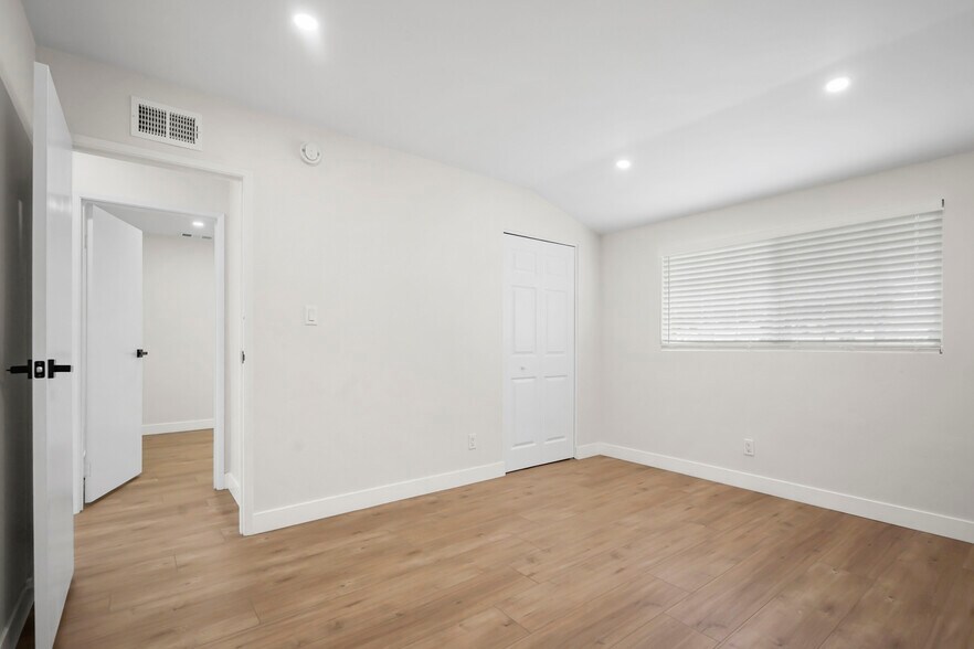 More Photos Of 174 N Wendy Dr, Thousand Oaks Specialty For Sale