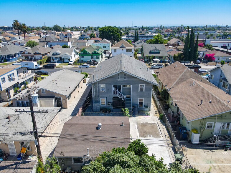More Photos Of 239 W 43rd St, Los Angeles Apartments For Sale