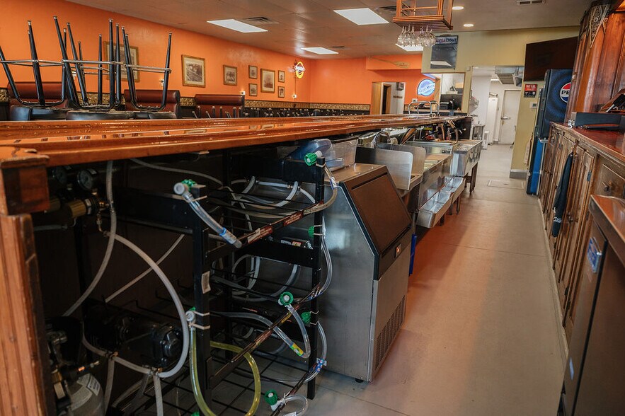 More Photos Of 510 Main St, Ormsby Restaurant For Sale