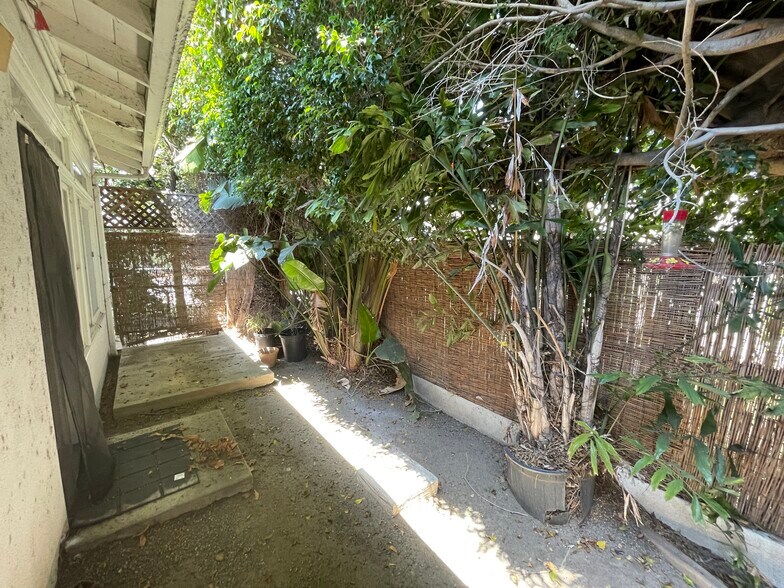 More Photos Of 2482 Newport Blvd, Costa Mesa Loft Creative Space For Lease