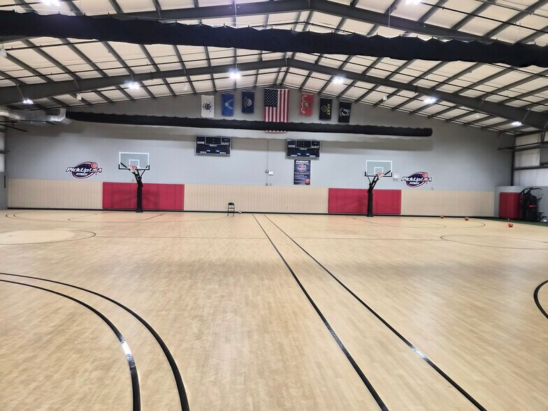 More Photos Of 8200 Cypress Plaza Dr, Jacksonville Health Club For Lease
