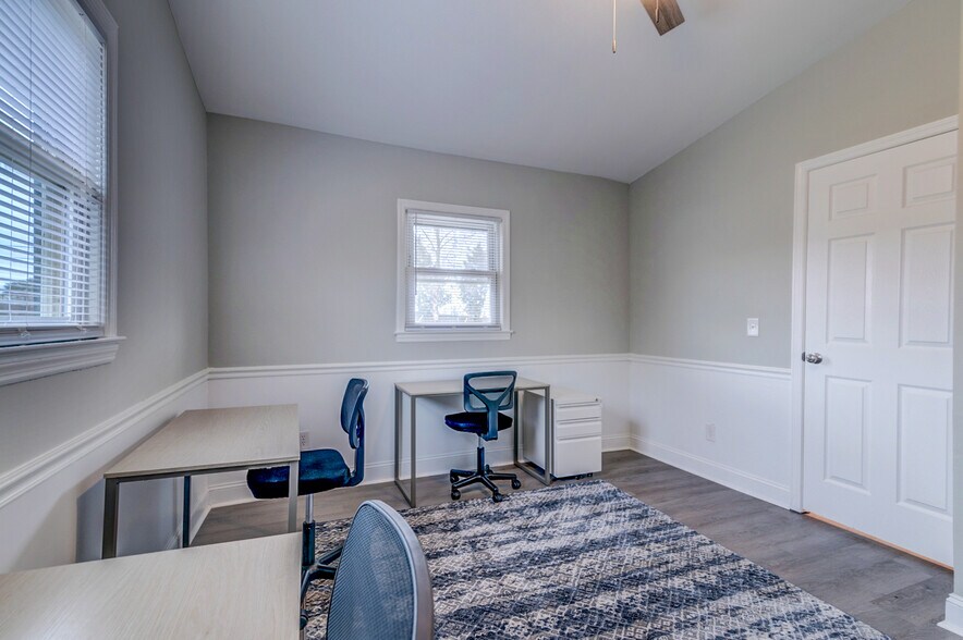 More Photos Of 2703 Spruill Ave, North Charleston Office For Sale