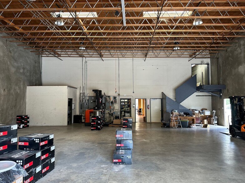More Photos Of 11930 Goldring Rd, Arcadia Light Distribution For Sale