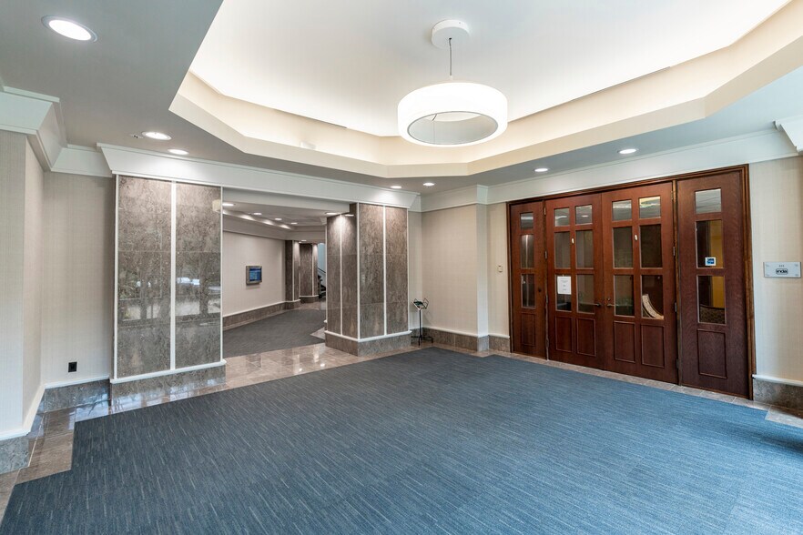 More Photos Of 1100 Crescent Green Dr, Cary Office For Lease