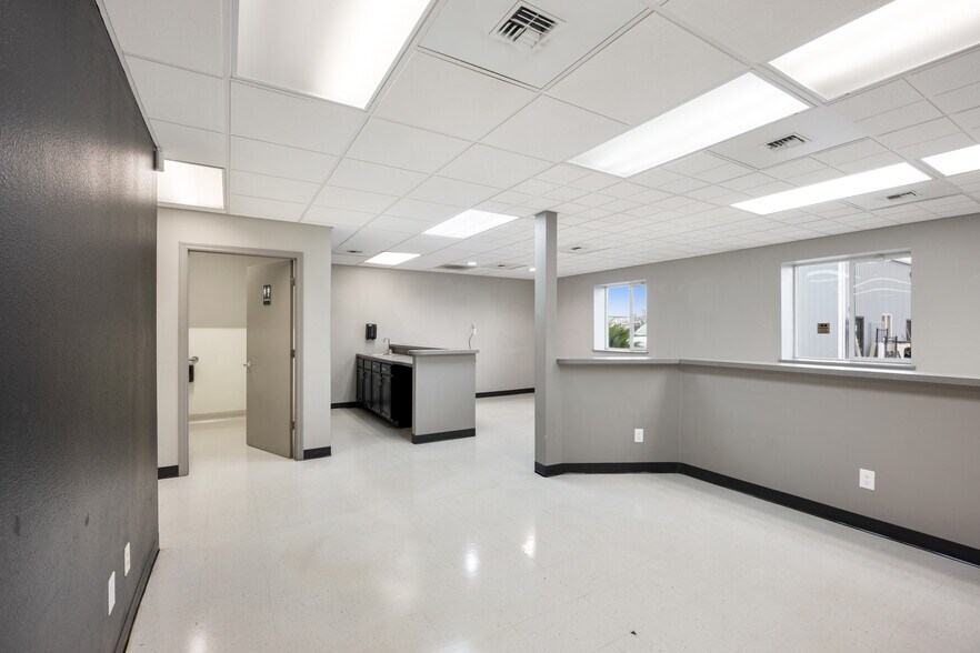 More Photos Of 11814 Debonair Rd NE, Moses Lake Warehouse For Lease