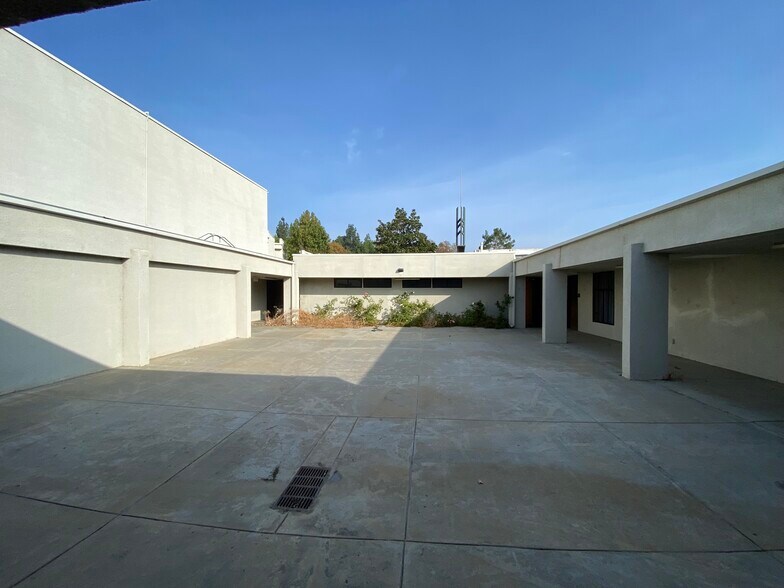 More Photos Of 7045 Farralone Ave, Canoga Park Religious Facility For Sale