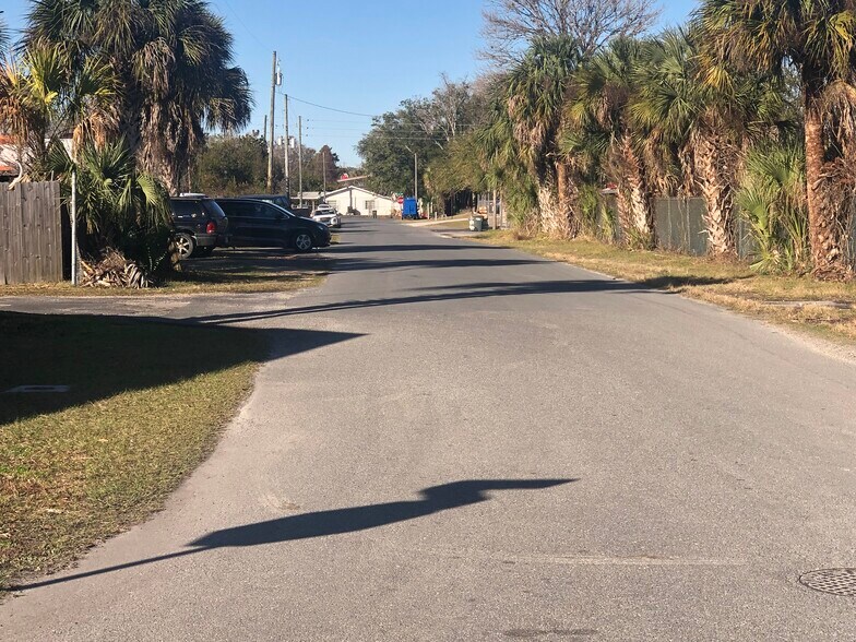 More Photos Of 687 NE 5th St, Crystal River Freestanding For Sale