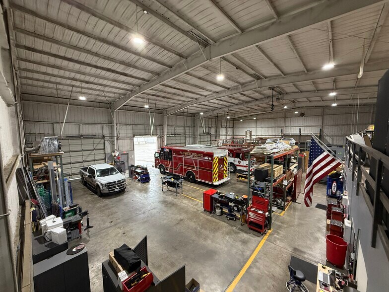 More Photos Of 3500 Shelby Ln, Denton Warehouse For Lease
