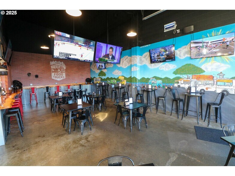 More Photos Of 790 N Bayshore Dr, Coos Bay Freestanding For Sale