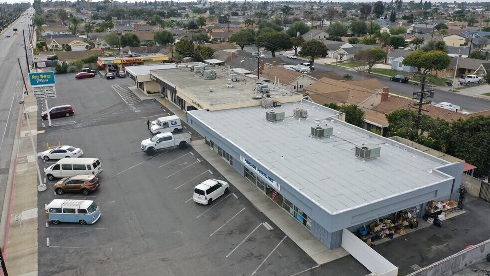 More Photos Of 17055 Newland St, Huntington Beach Unknown For Lease