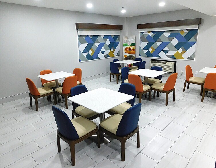 More Photos Of 1823 W Reynolds St, Pontiac Hotel For Sale