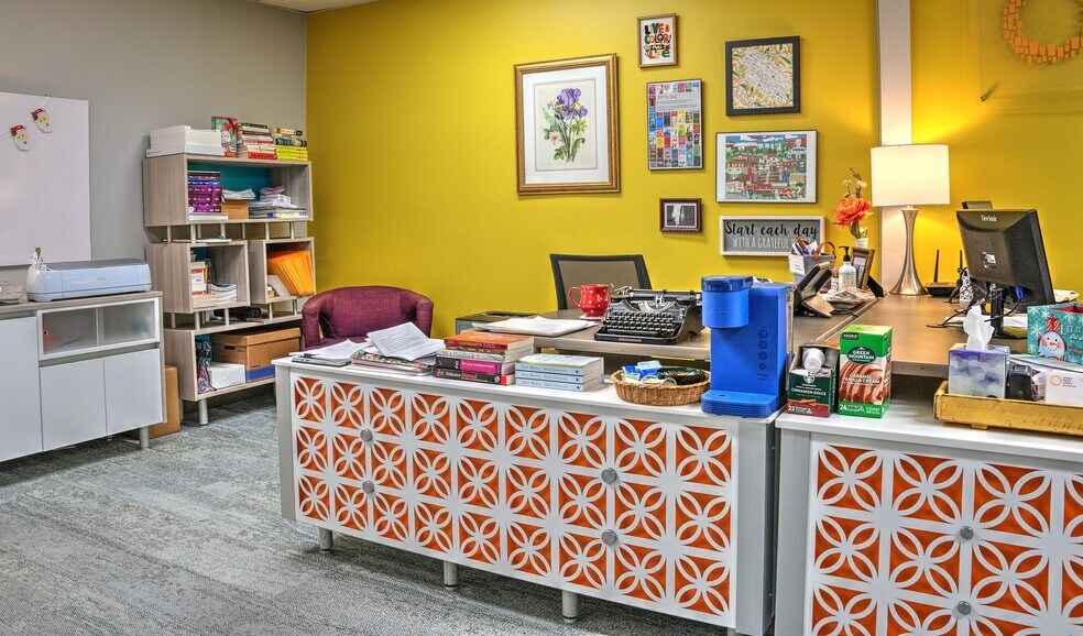 More Photos Of 8790-8800 F St, Omaha Coworking Space