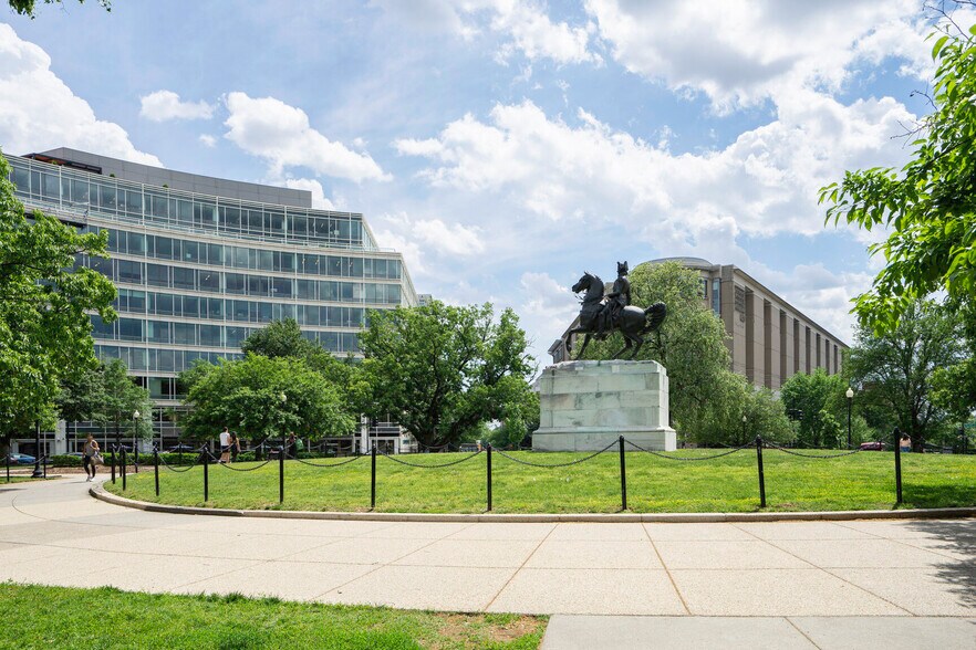 More Photos Of 3 Washington Cir NW, Washington Office For Sale
