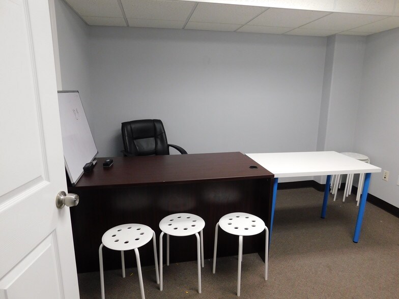 More Photos Of 672 E Union Sq, Sandy Storefront Retail Office For Lease