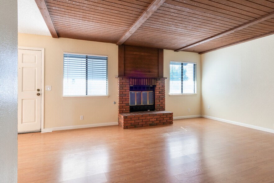 More Photos Of 19087 Allegheny Rd, Apple Valley Apartments For Sale