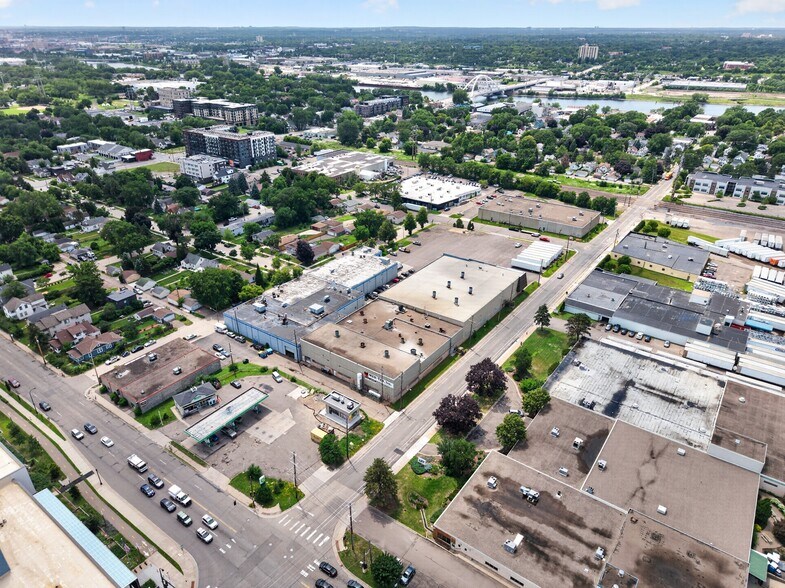More Photos Of 2639 2nd St NE, Saint Anthony Manufacturing For Sale