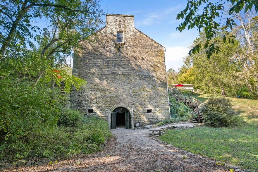 More Photos Of 4465 W Augusta Chatham Rd, Augusta Winery Vineyard For Sale