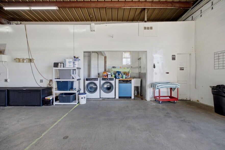 More Photos Of 2919 E 42nd Ave, Denver Warehouse For Lease