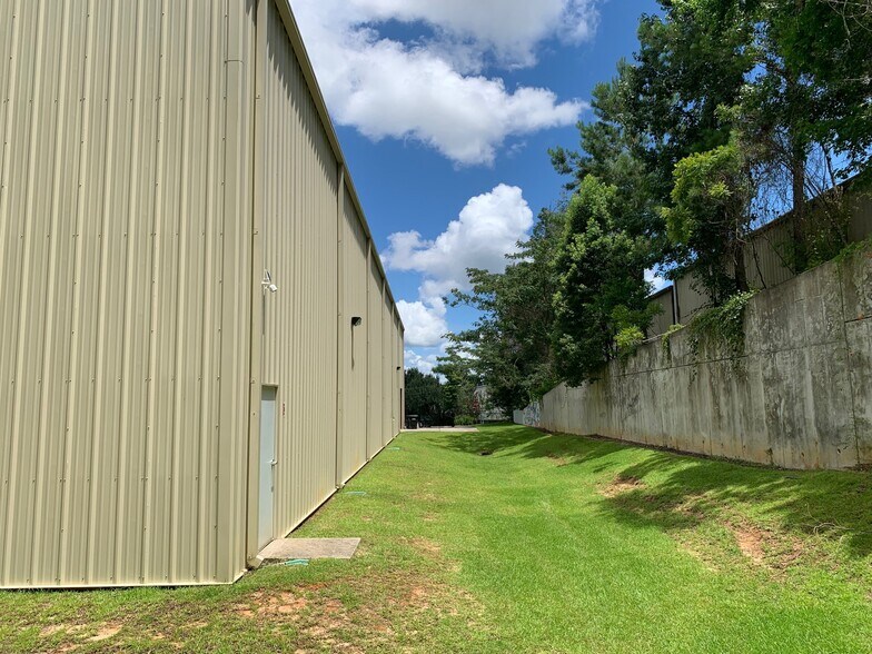 More Photos Of 2830 Industrial Plaza Dr, Tallahassee Industrial For Lease
