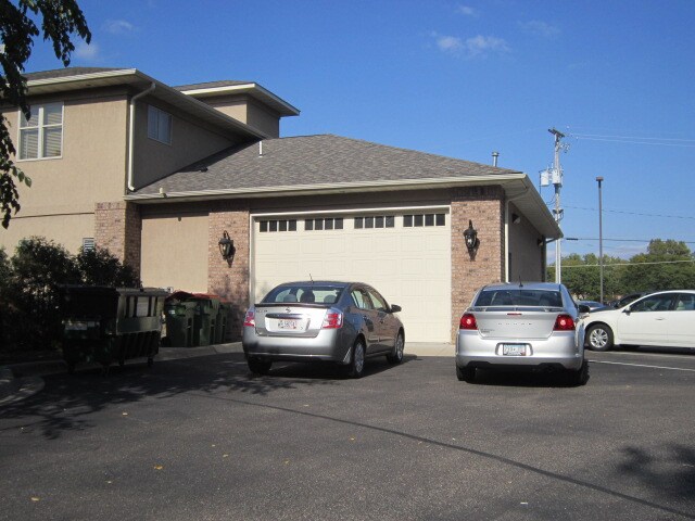 More Photos Of 913 Manor Dr NE, Spring Lake Park Office For Lease