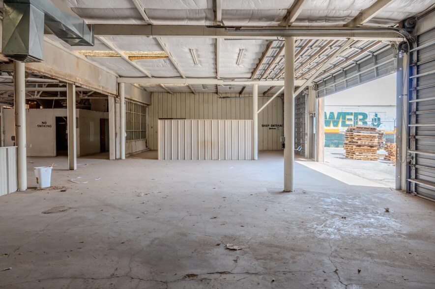 More Photos Of 6941 Commerce Ave, El Paso Warehouse For Sale