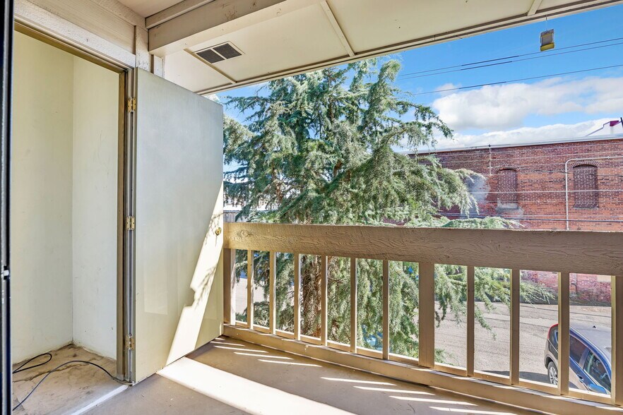 More Photos Of 226 W Broadway St, Goldendale Apartments For Sale