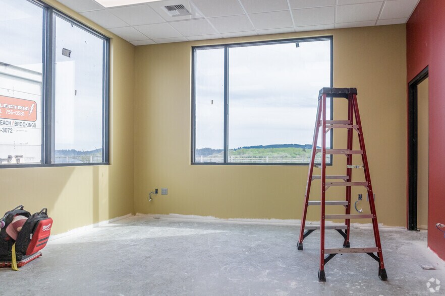 More Photos Of 1280 N Bayshore Dr, Coos Bay General Retail For Lease
