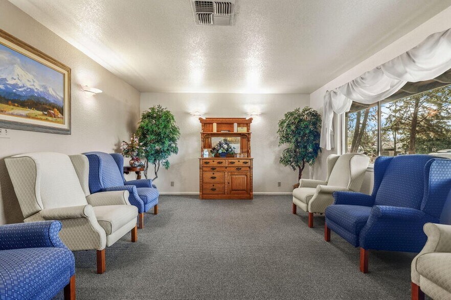 More Photos Of 2081 Victor Ave, Redding Office For Sale