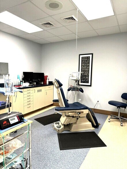 More Photos Of 112 Houston St, Lexington Medical For Sale