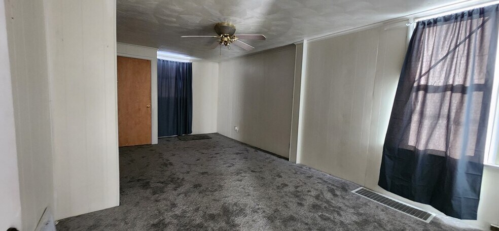More Photos Of 125 Rockdale Rd, Follansbee Flex For Sale